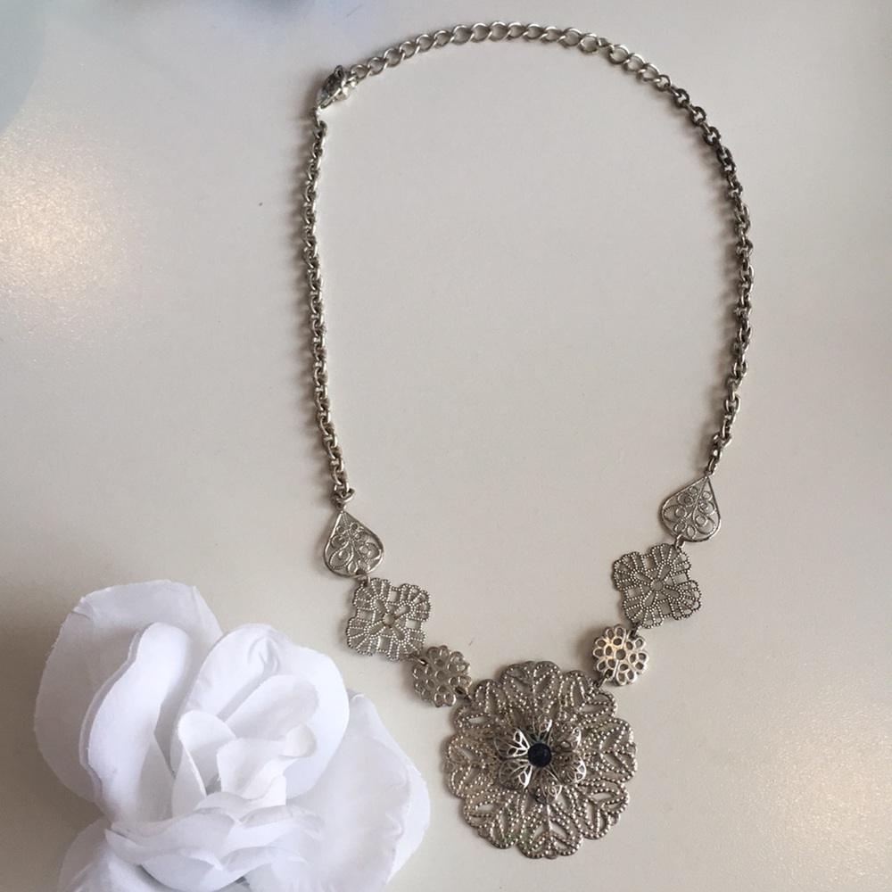 Detailed Metal Flower Necklace